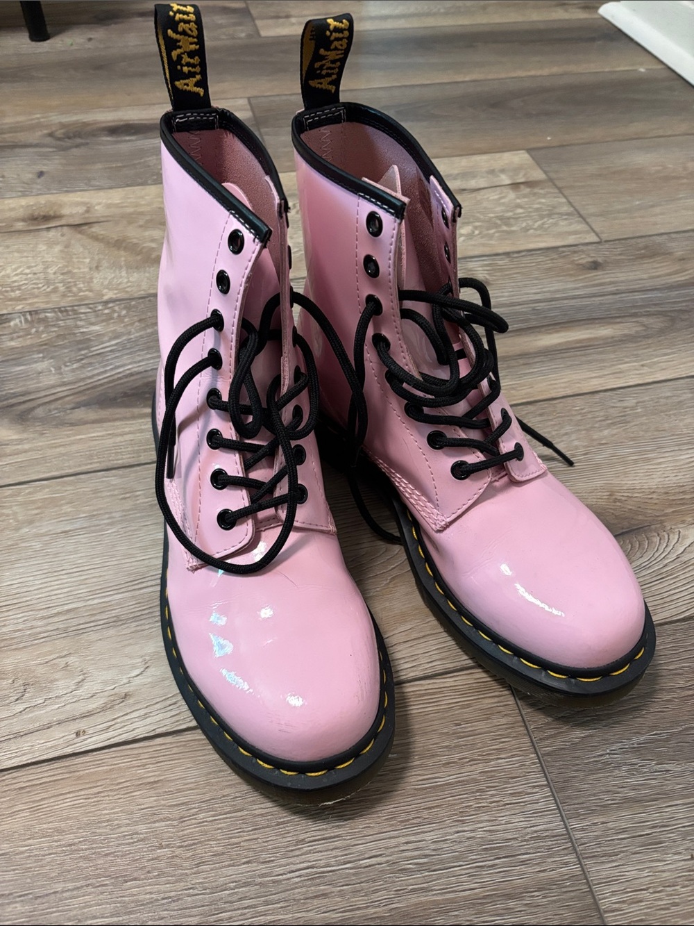 Doc Martens 1460 PATENT  LEATHER LACE UP BOOTS in pale pink size 9 - Picture 3 of 8